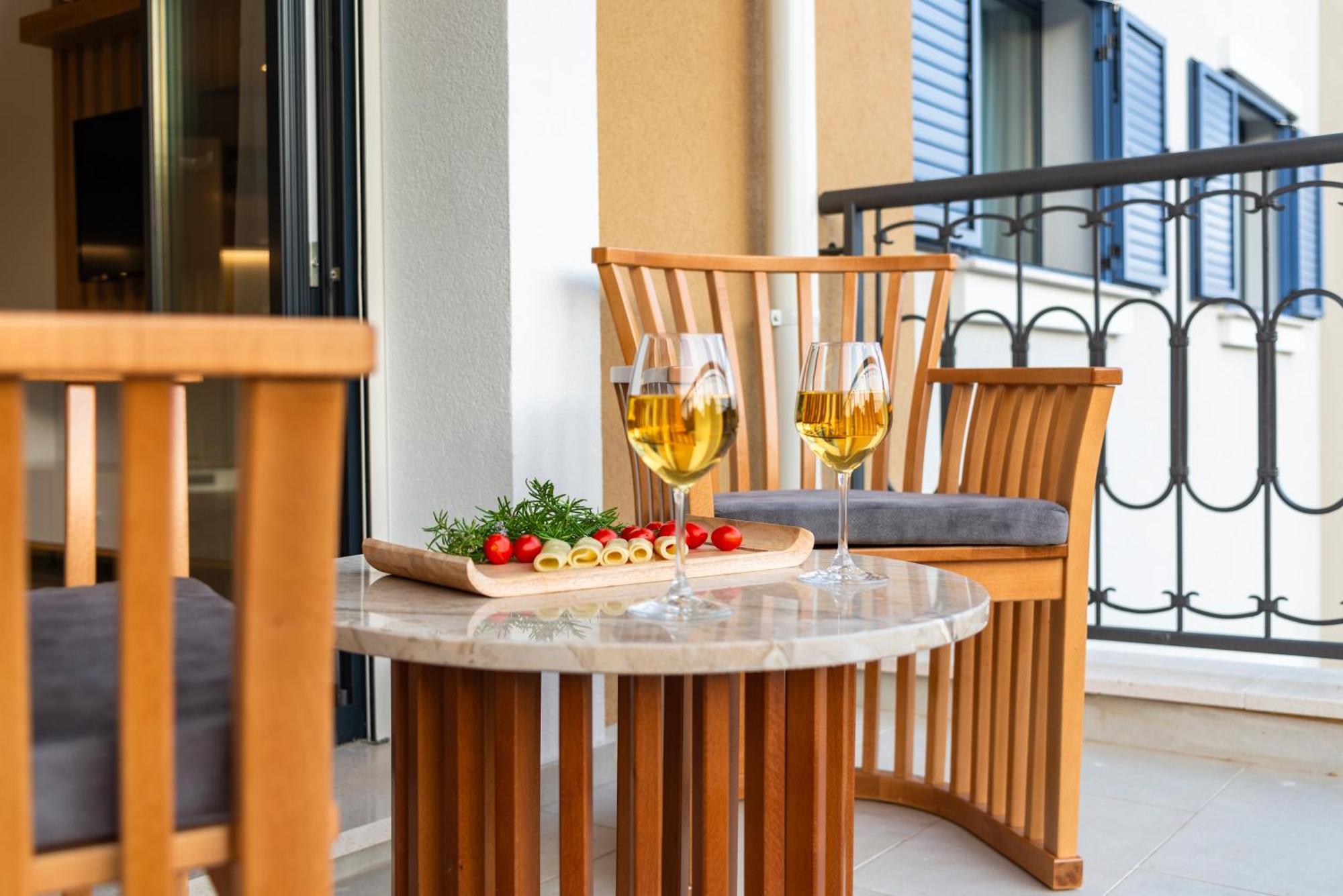 Lustica Apartments Central Tivat Quarto foto